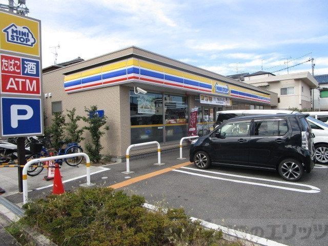 コンビニ　ミニストップ高槻柳川店（コンビニ）まで690m