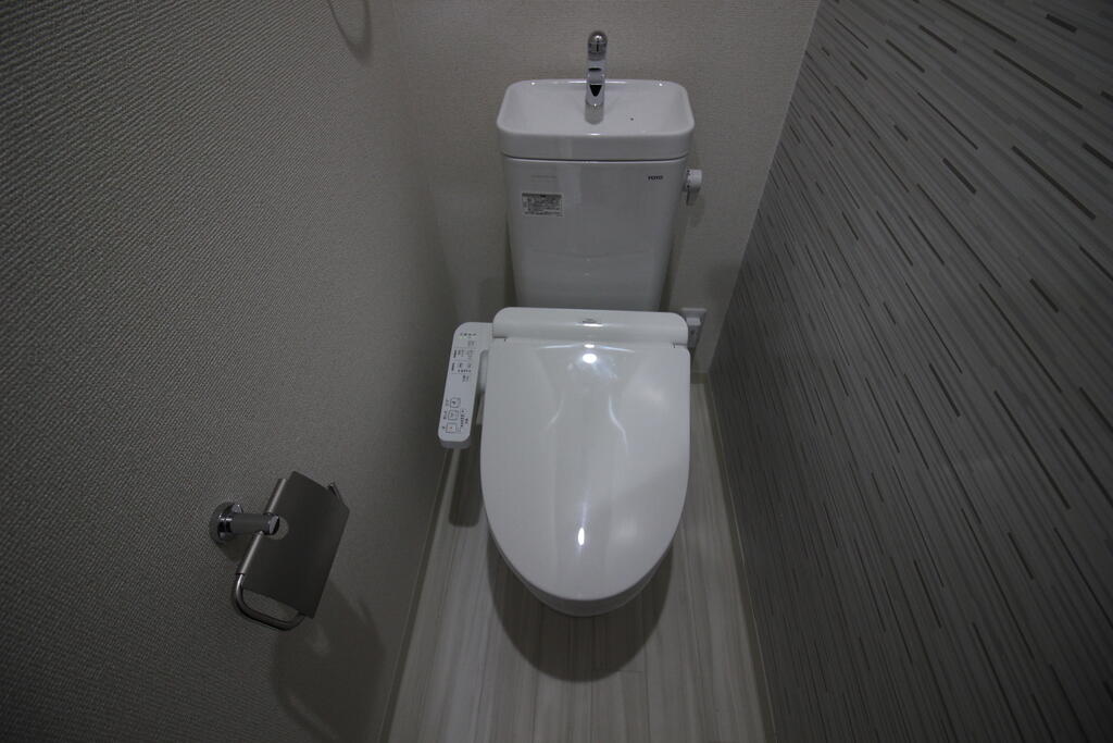 トイレ　※同間取り別号室を撮影