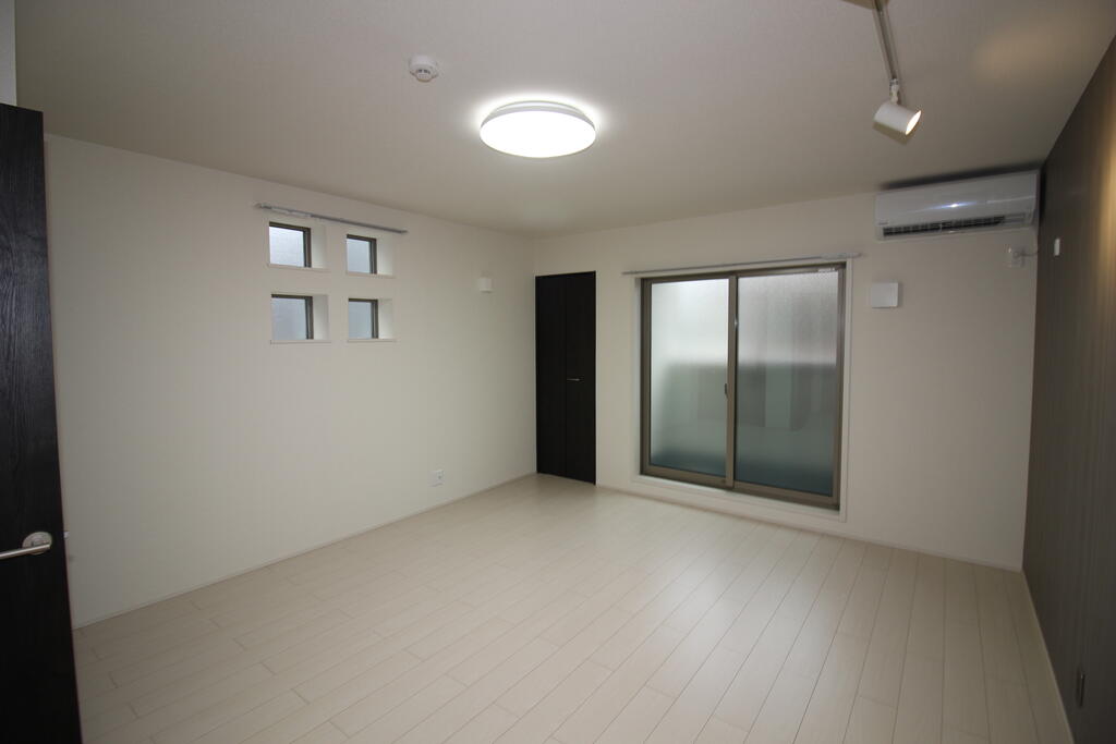 居室・リビング　※同間取り別号室を撮影