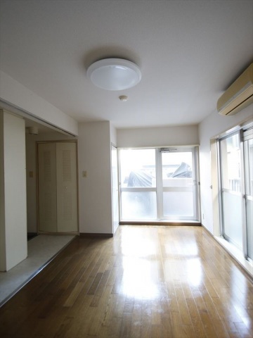 居室・リビング　9帖洋室♪エアコン完備です♪