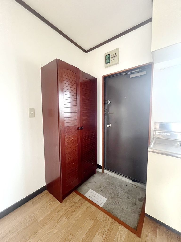 玄関　※別部屋参考写真です