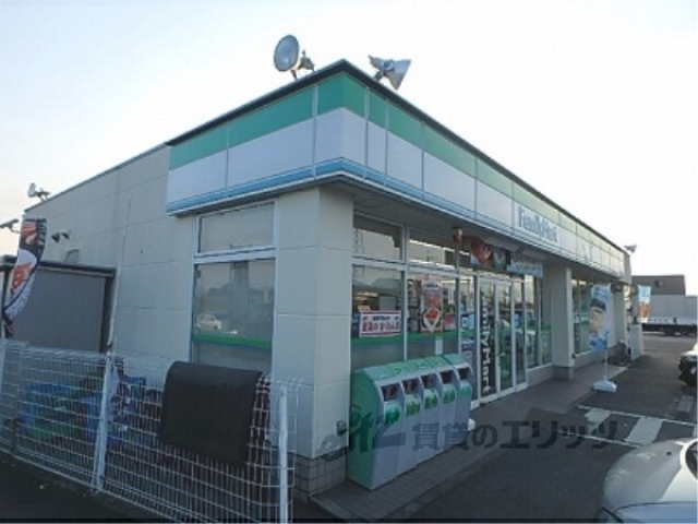コンビニ　ファミリーマート栗東出庭店（コンビニ）まで650m