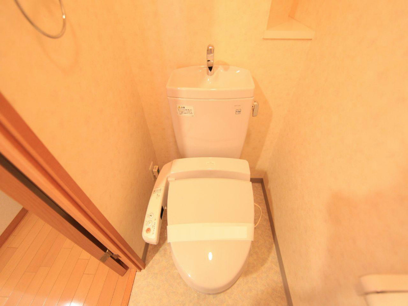 トイレ　温水洗浄便座付トイレ