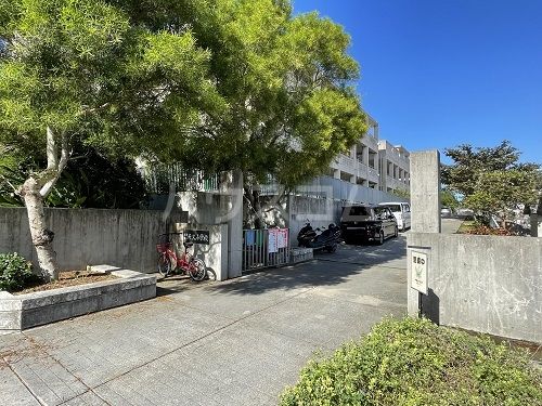 小学校　那覇市立天久小学校（小学校）まで233m