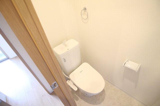 トイレ　温水洗浄便座付きトイレ