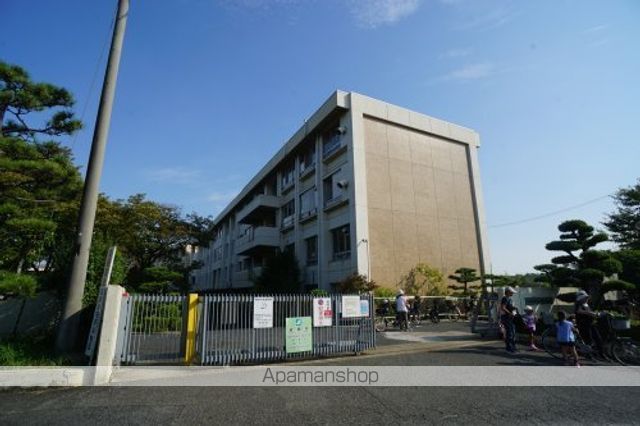 小学校　大和郡山市立昭和小学校（小学校）まで230m
