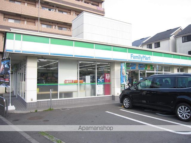 コンビニ　ファミリーマート（コンビニ）まで146m