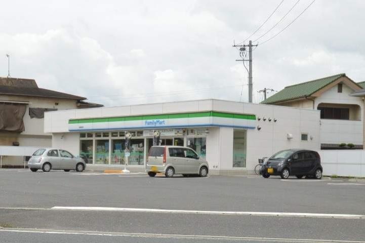 コンビニ　ファミリーマート（コンビニ）まで558m