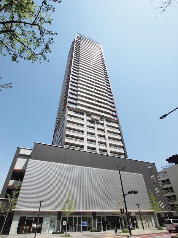 建物外観　高級賃貸マンション。