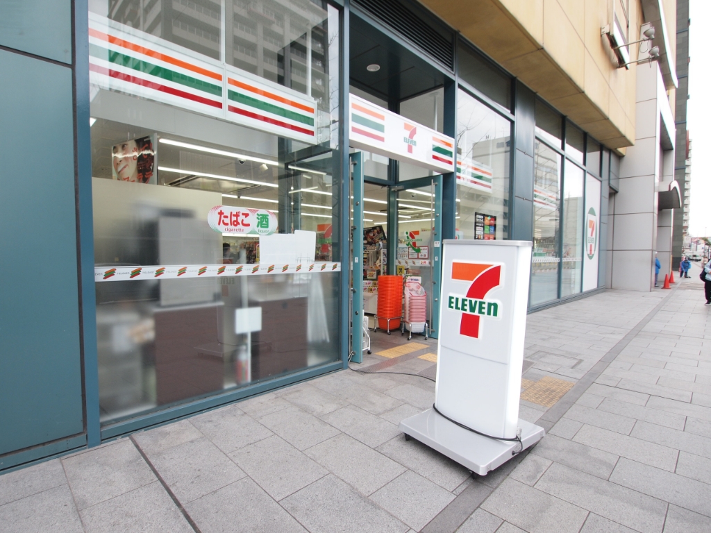 コンビニ　セブンイレブン リバーウォーク北九州店（コンビニ）まで120m