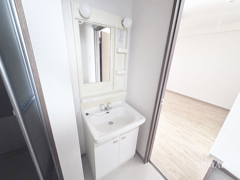 洗面設備　独立洗面台です