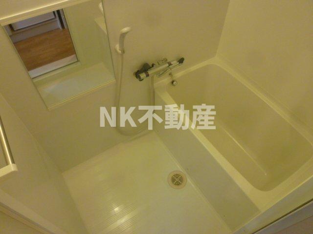 バス・シャワールーム　コンパクトで使いやすいお風呂です