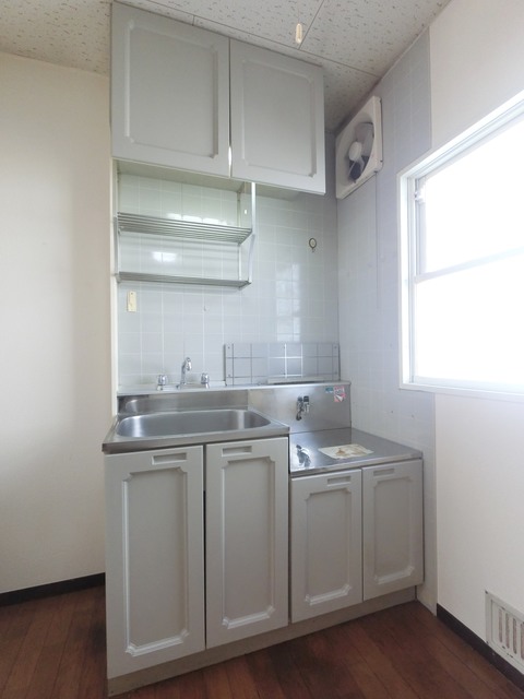 キッチン　上下に収納があるので使い勝手の良いキッチンです！！