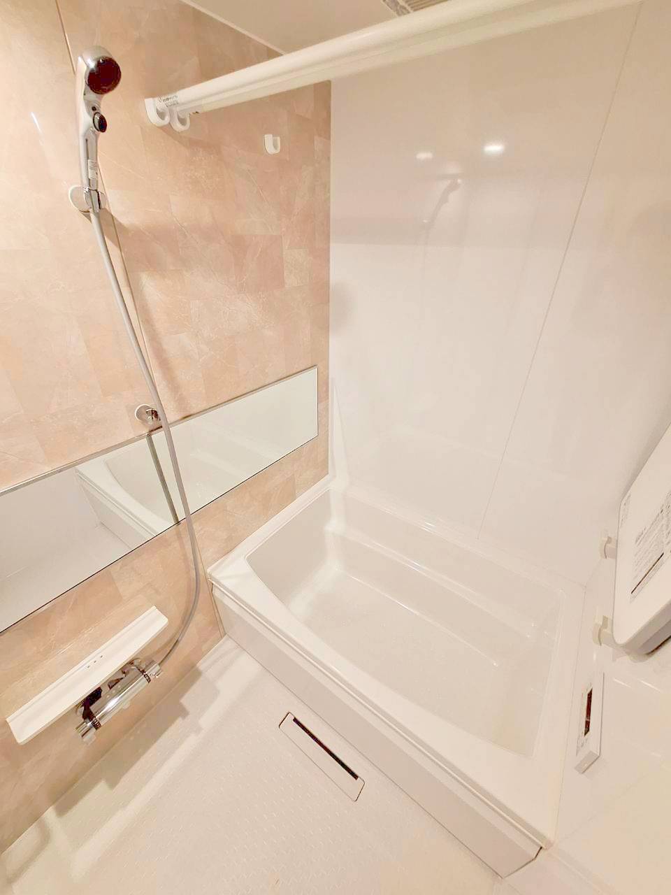 バス・シャワールーム　★浴室乾燥・追い焚き機能付き★