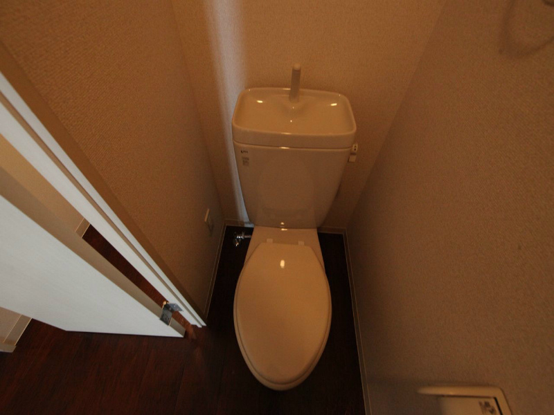 トイレ　トイレ　温水洗浄便座取り付け可