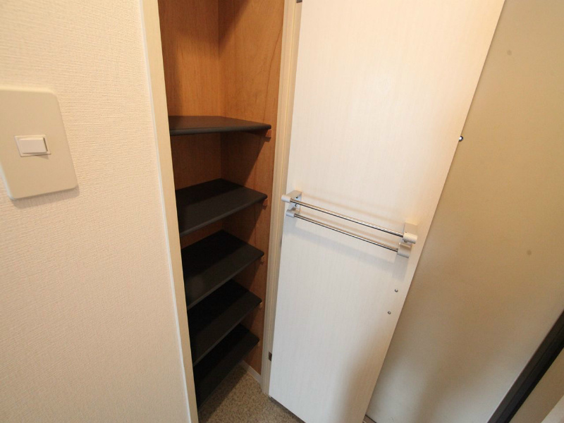 玄関　玄関　シューズボックス付（収納充実してます）