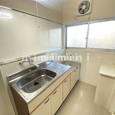 キッチン　※写真は別号室のものですので現状優先させていただきます。