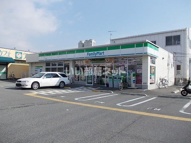 コンビニ　ファミリーマート 高津橋店（コンビニ）まで1037m