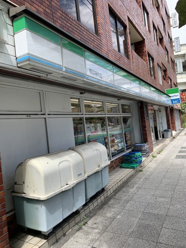コンビニ　ファミリーマート 横浜楠町店（コンビニ）まで735m