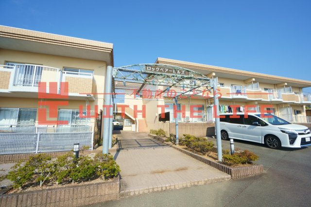 エントランス　落ち着いたエントランスです