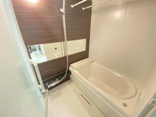 バス・シャワールーム　広めのお風呂です