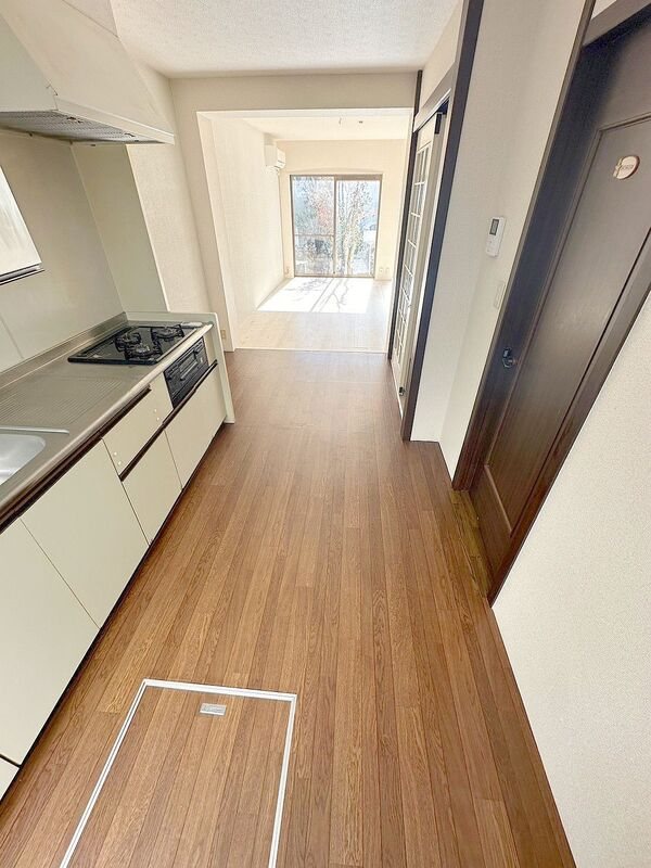 居室・リビング　フローリング仕様の綺麗なリビング♪