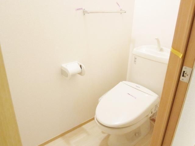 トイレ　温水洗浄便座付き！