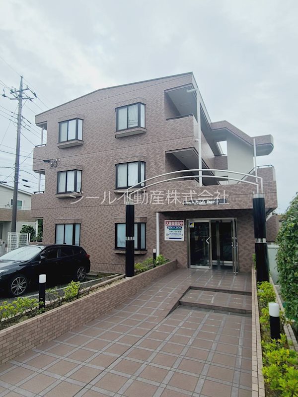 建物外観　落ち着いた綺麗な外観