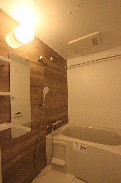 バス・シャワールーム　同物件、別号室のものです。