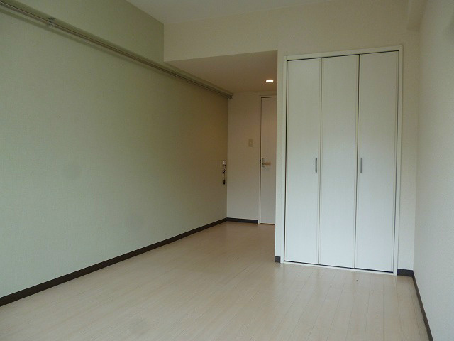 居室・リビング　10.4帖の洋室です。