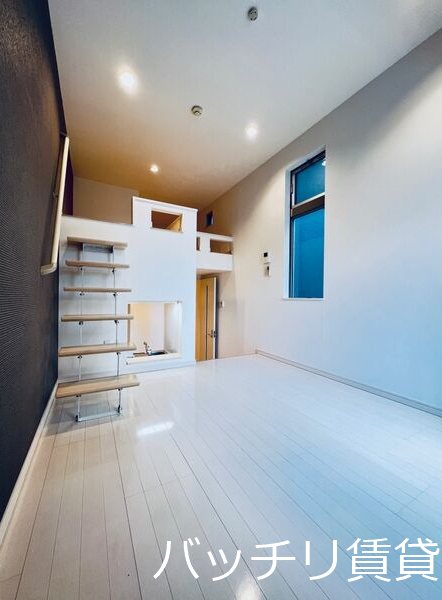 居室・リビング　別号室タイプの為、現状を優先致します。