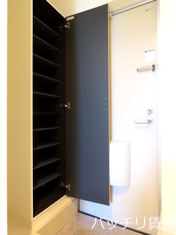 玄関　同型タイプの為、現状を優先致します。