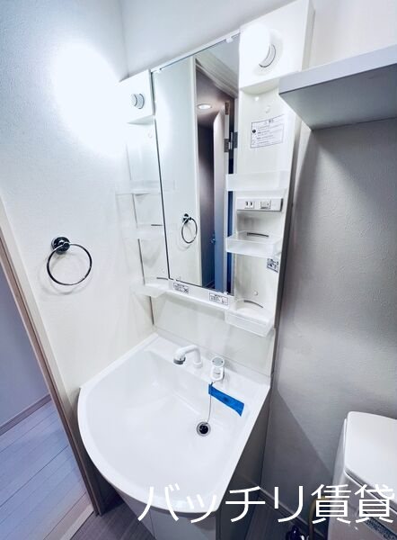 洗面設備　別号室タイプの為、現状を優先致します。