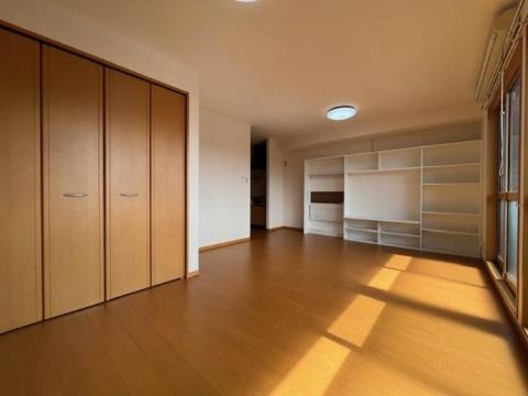 居室・リビング　室内