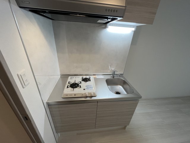 キッチン　写真は同じ間取りでの反転となっております。