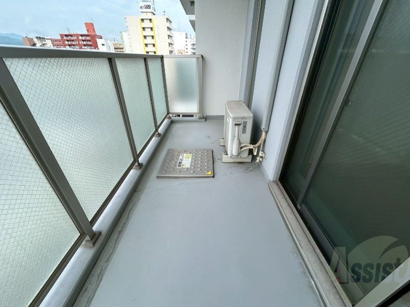 バルコニー　バルコニーは幅があり、広い印象を受けました。