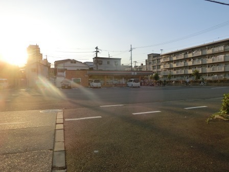 コンビニ　セブンイレブン（コンビニ）まで342m