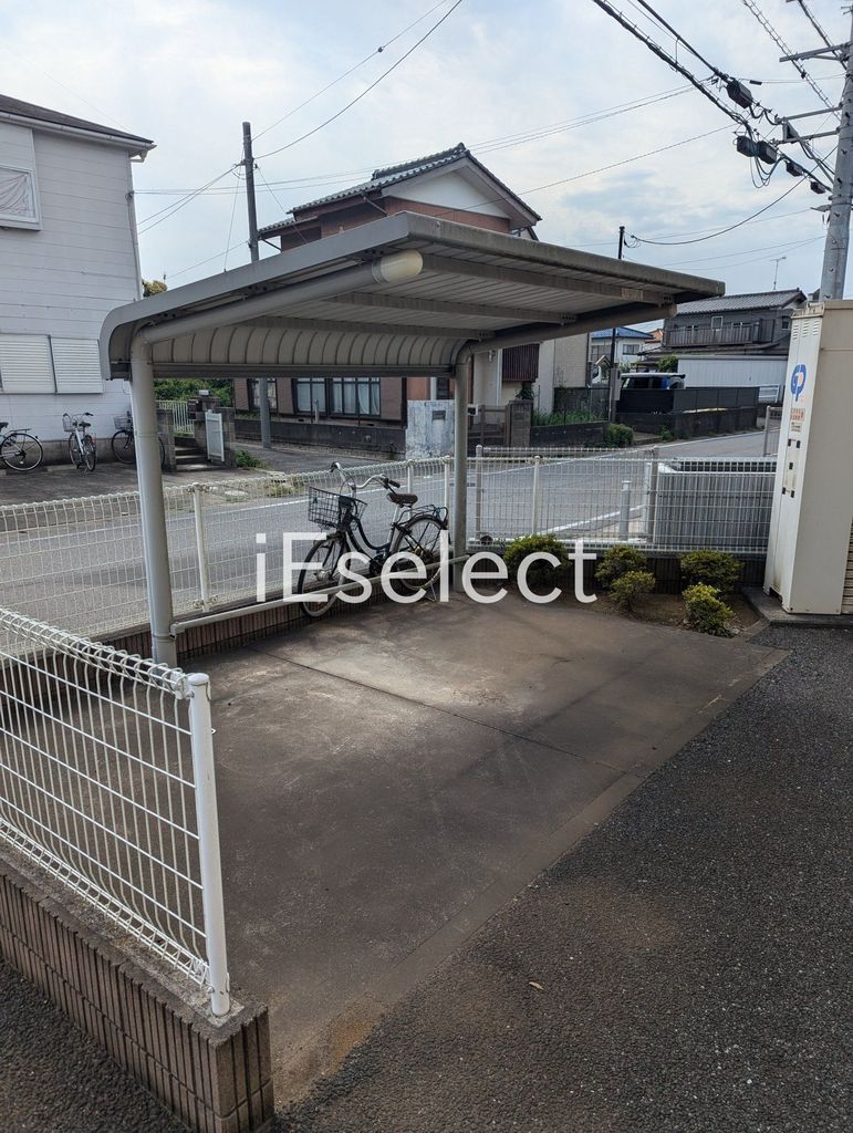 エントランス　屋根付き駐輪場！