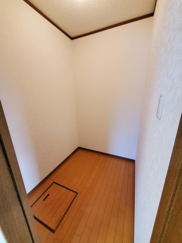 収納　室内写真は反転タイプです