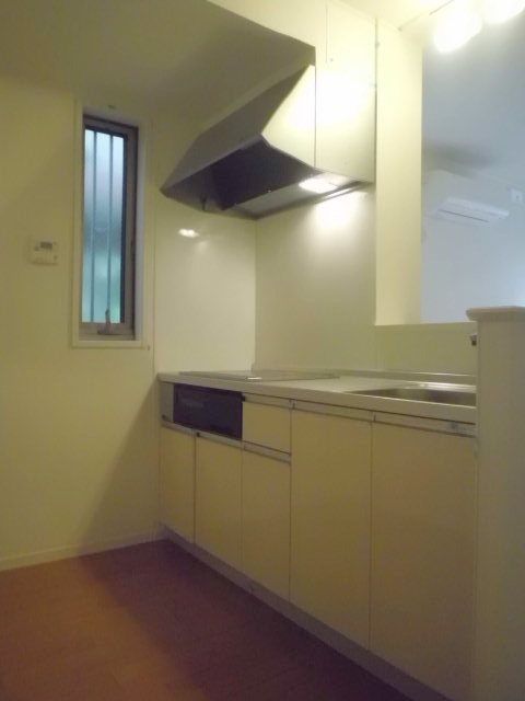 キッチン　料理の幅も広がるグリル付きＩＨ３口クッキングヒーター