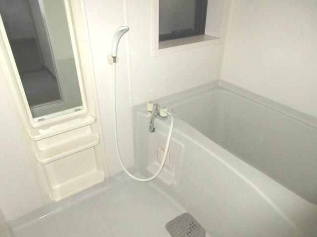 バス・シャワールーム　落ち着いた空間のお風呂です