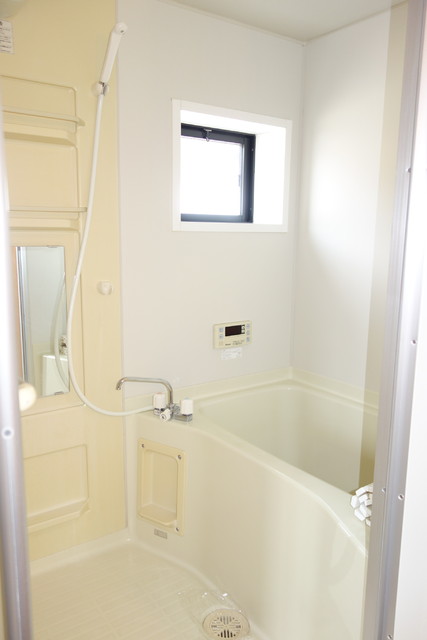 バス・シャワールーム　☆浴室（追焚・浴室に窓があります）☆