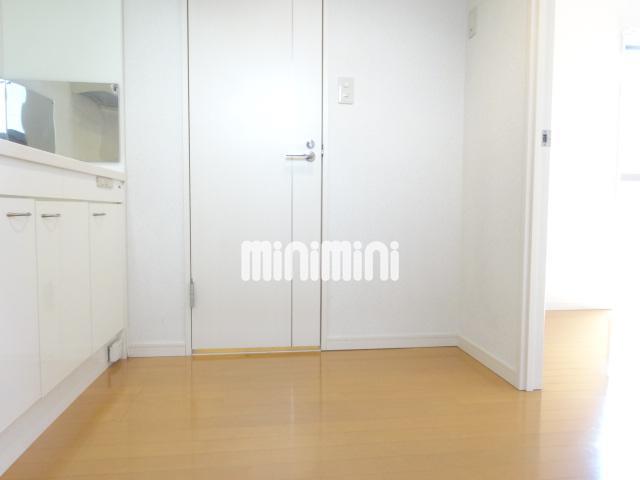 その他部屋・スペース　玄関から見た部屋