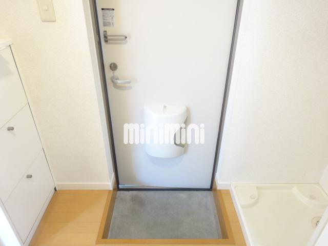 玄関　下駄箱あり