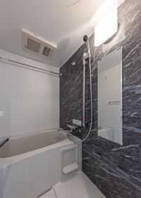 バス・シャワールーム　落ち着いた空間のお風呂です