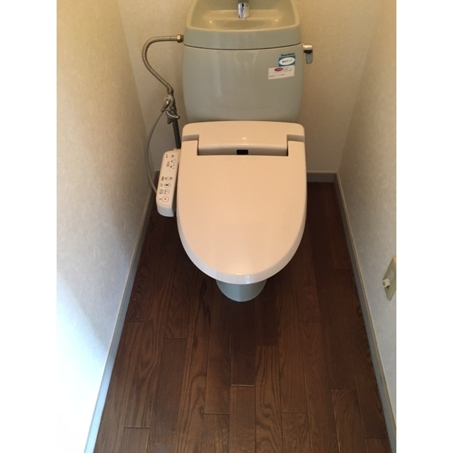 トイレ　温水洗浄便座