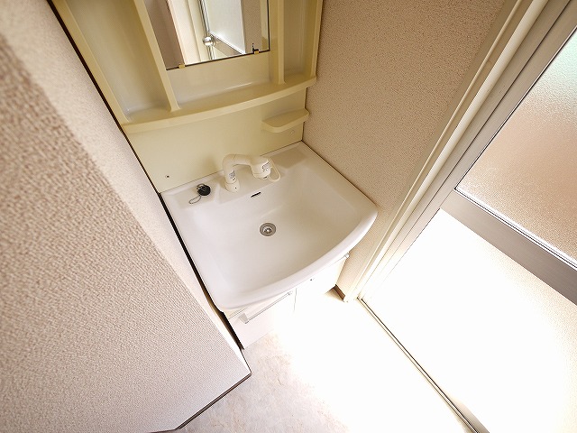 洗面設備　スペースが確保できる洗面所です