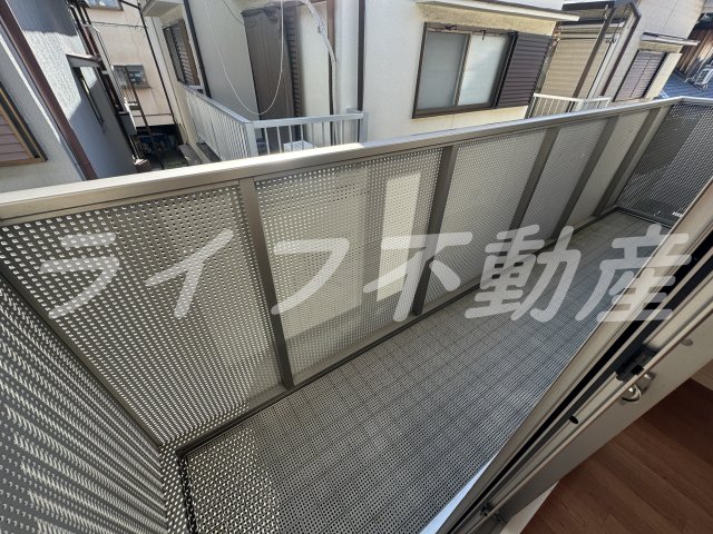 バルコニー　外からの目が気にならないバルコニーで洗濯物が干せます