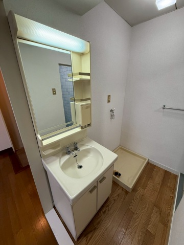 洗面設備　写真は別のお部屋です。※現況を優先