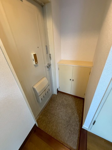 玄関　写真は別のお部屋です。※現況を優先